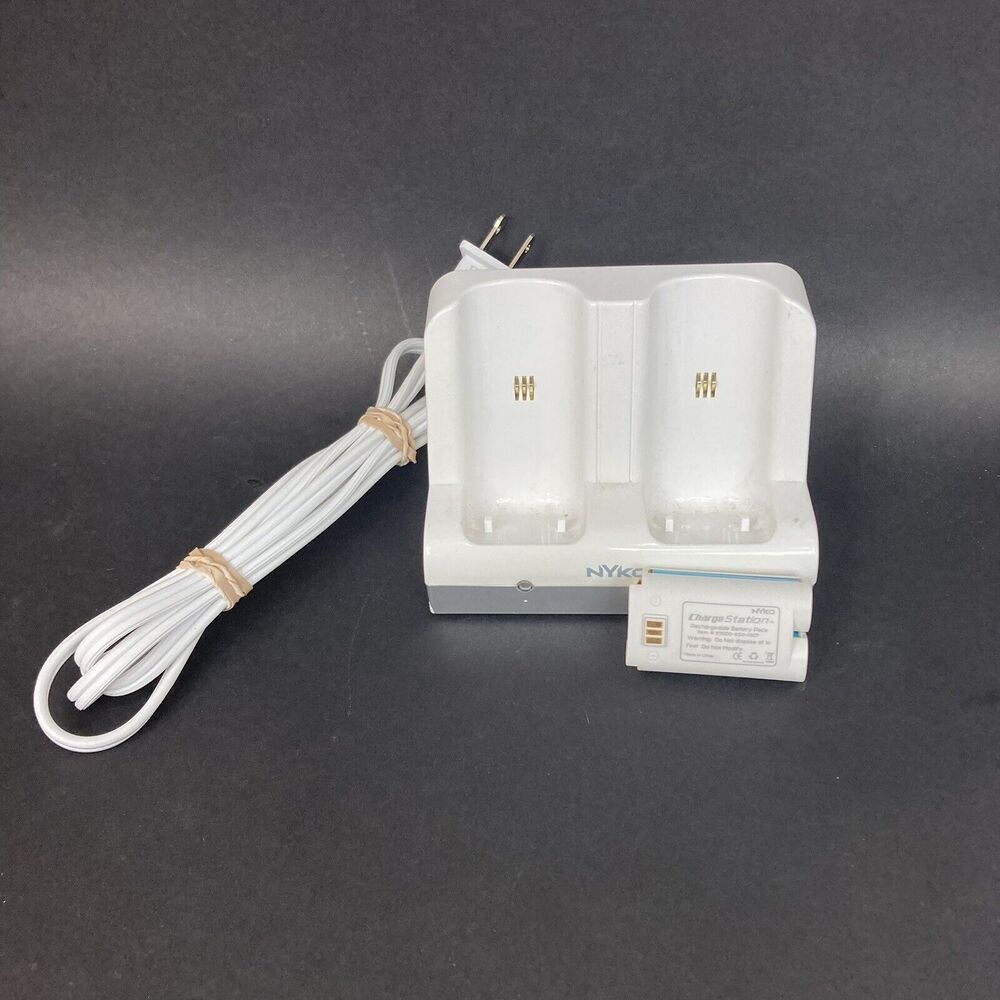Nyko - Wii Compatible Charging Dock + Battery - White - 87000-A50